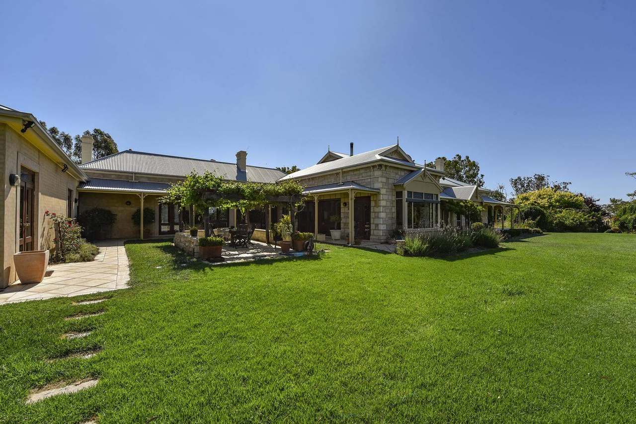 ***UNDER OFFER***"Olive Grove" 763 Frances Road, Bordertown Sold by Farmbuy.com - image 4
