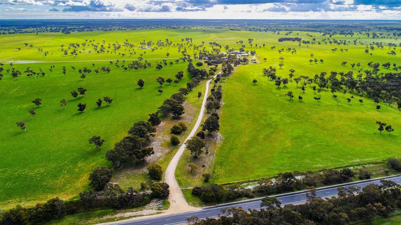 "Goonamurra"2606 Riddoch Highway,  Willalooka For Sale by Farmbuy.com - image 4