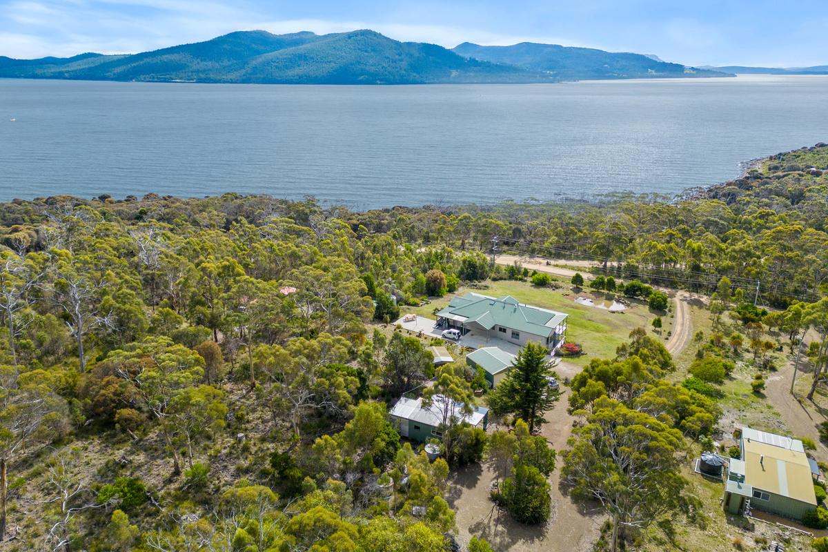 4 Paraweena Road, Alonnah, Bruny Island For Sale by Farmbuy.com - image 11