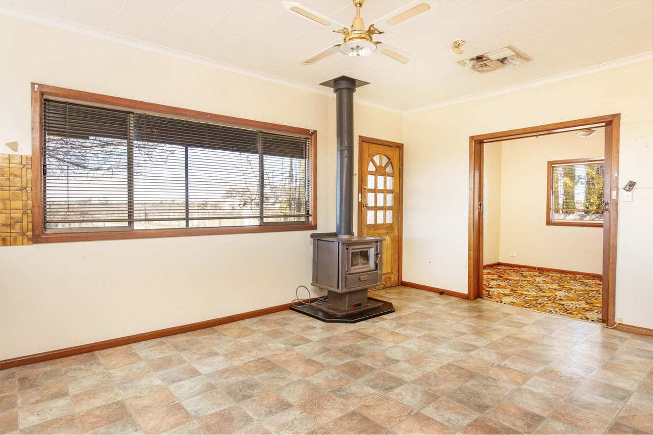 72 First Street , Yelta  For Sale by Farmbuy.com - image 12