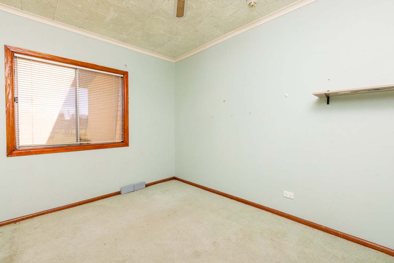 72 First Street , Yelta  For Sale by Farmbuy.com - image 17