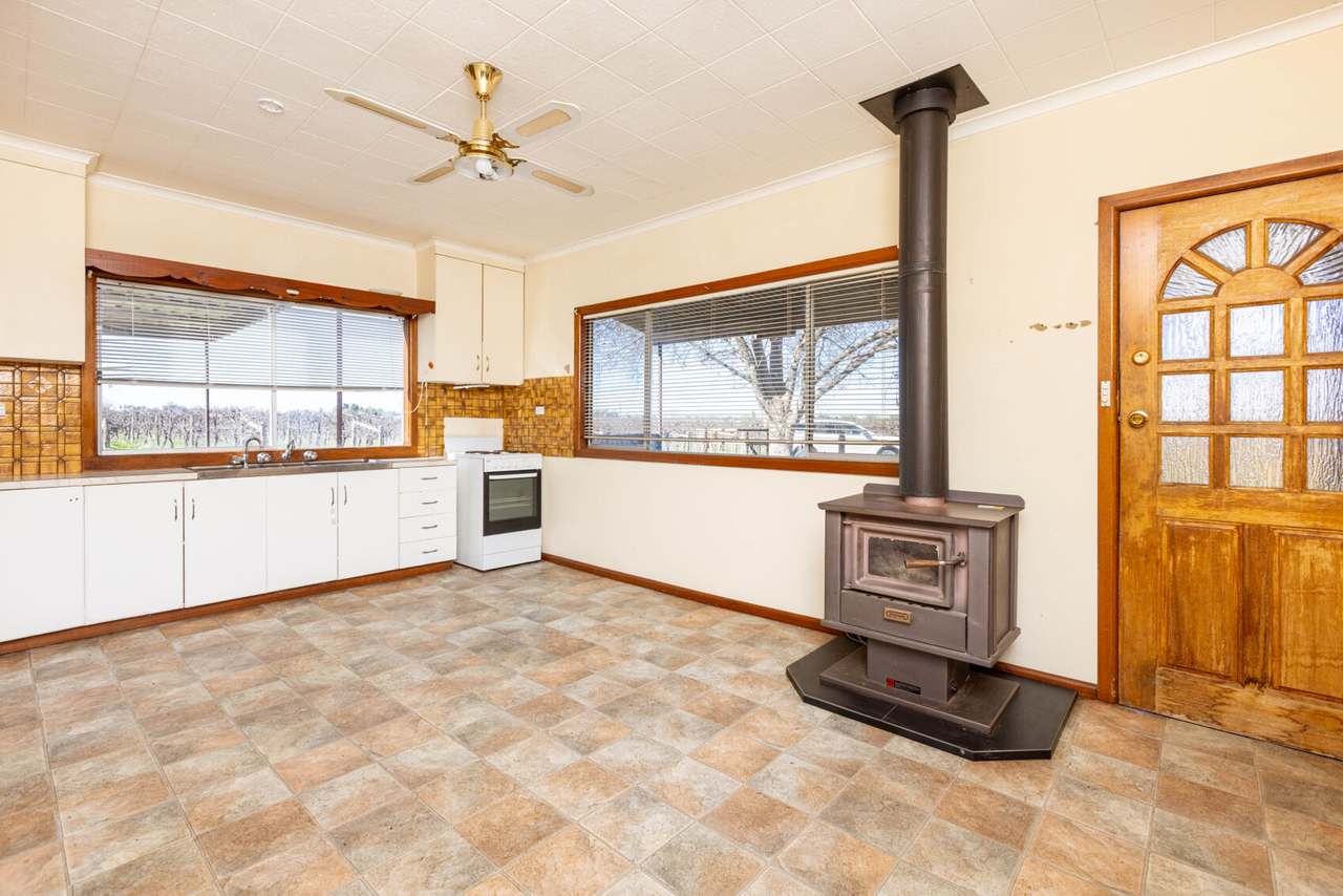 72 First Street , Yelta  For Sale by Farmbuy.com - image 11