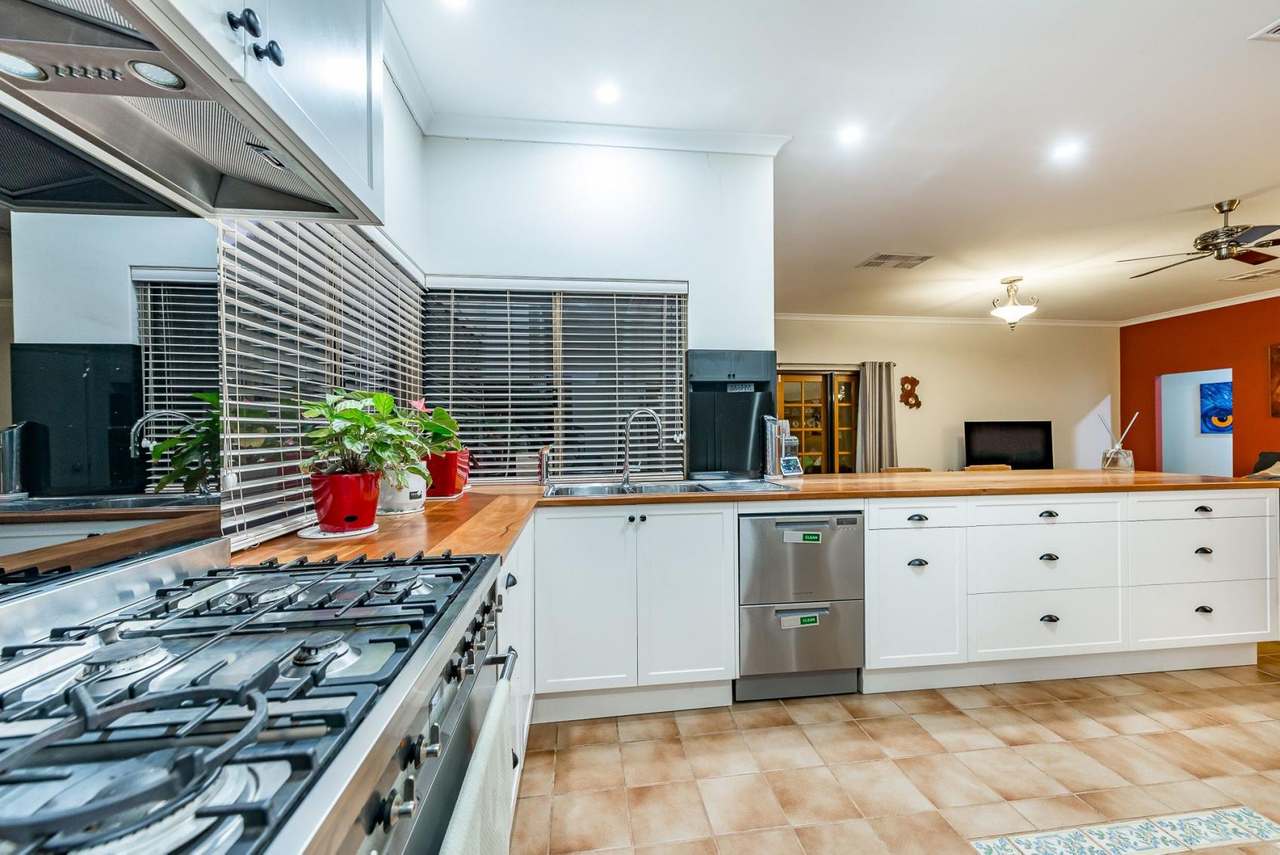 2 Ashmere Drive, Bullsbrook For Sale by Farmbuy.com - image 12