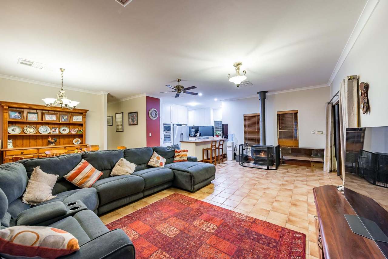 2 Ashmere Drive, Bullsbrook For Sale by Farmbuy.com - image 8