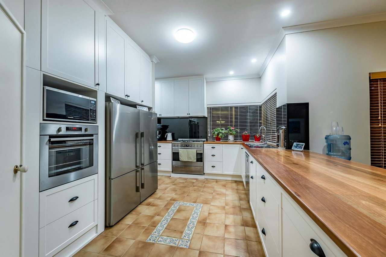 2 Ashmere Drive, Bullsbrook For Sale by Farmbuy.com - image 11