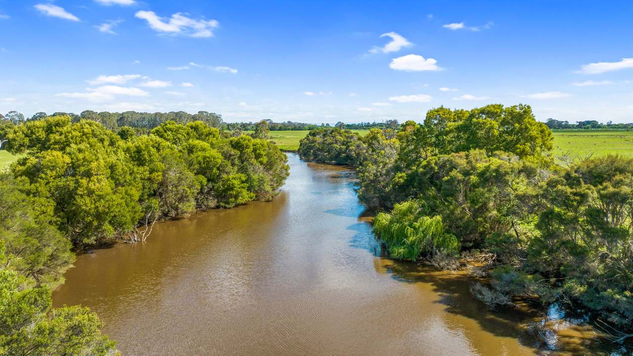 335 Riverview Road, Heyfield For Sale by Farmbuy.com - image 28