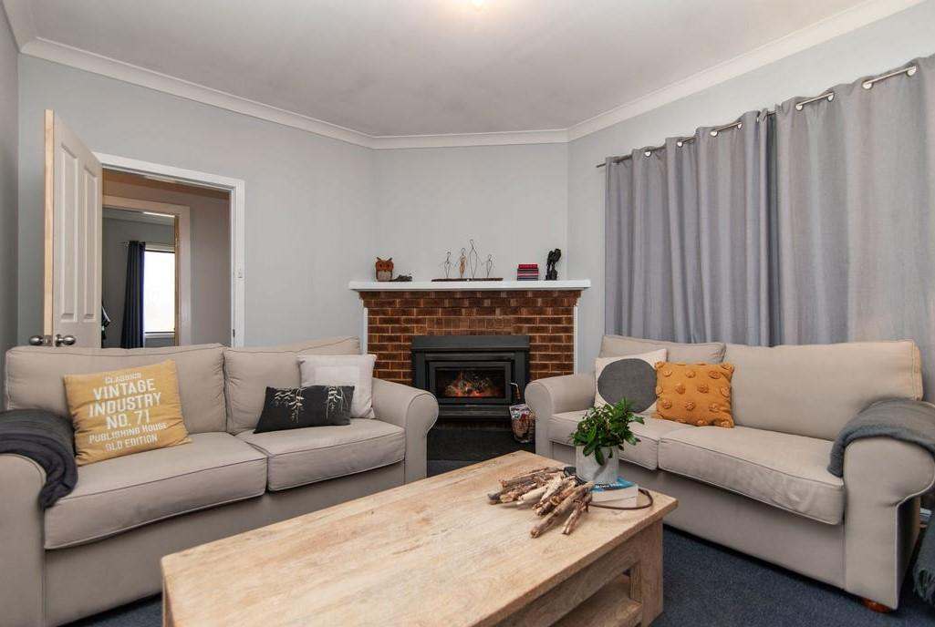 8 Prospect Street, Crookwell Sold by Farmbuy.com - image 3