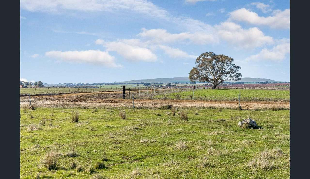 220  McDonalds  Road, Clunes For Sale by Farmbuy.com - image 2