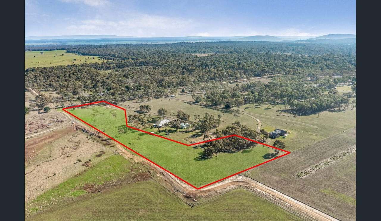 220  McDonalds  Road, Clunes For Sale by Farmbuy.com - image 4