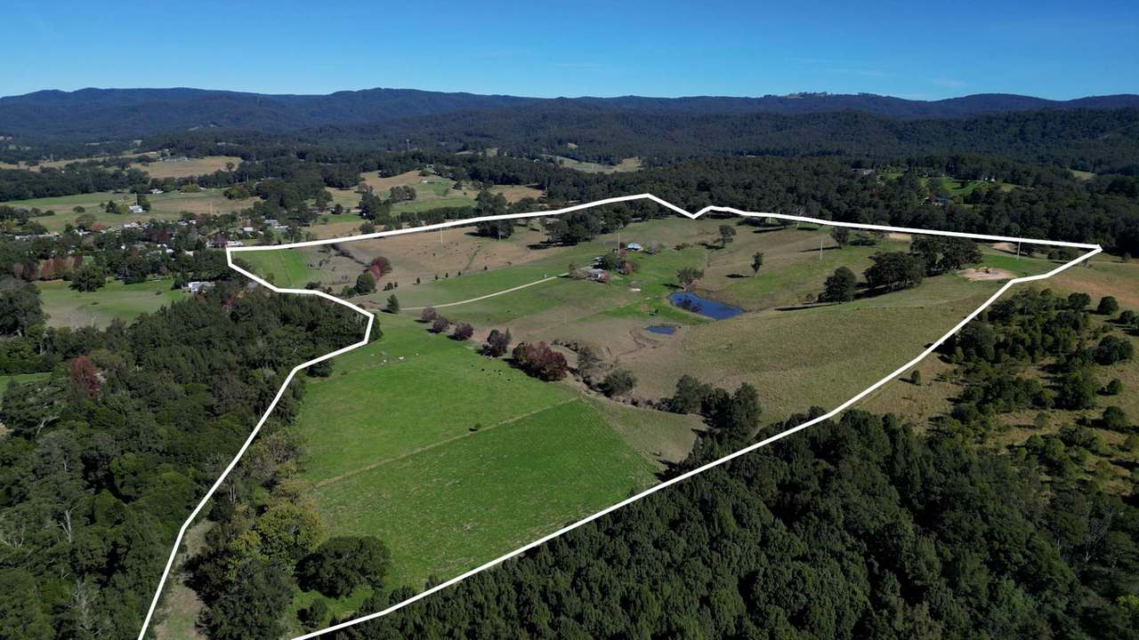 124  & 124A Grafton Street, Nana Glen  For Sale by Farmbuy.com - image 2