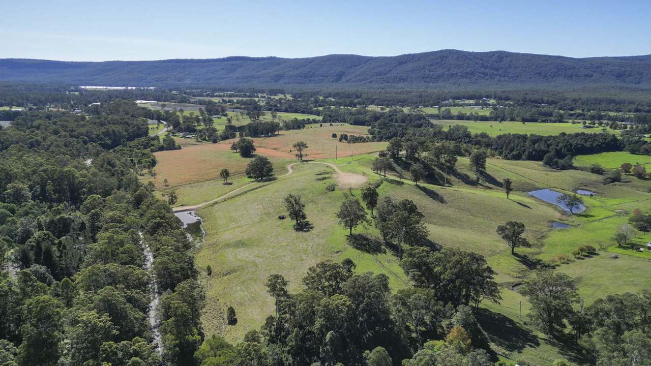 124  & 124A Grafton Street, Nana Glen  For Sale by Farmbuy.com - image 4