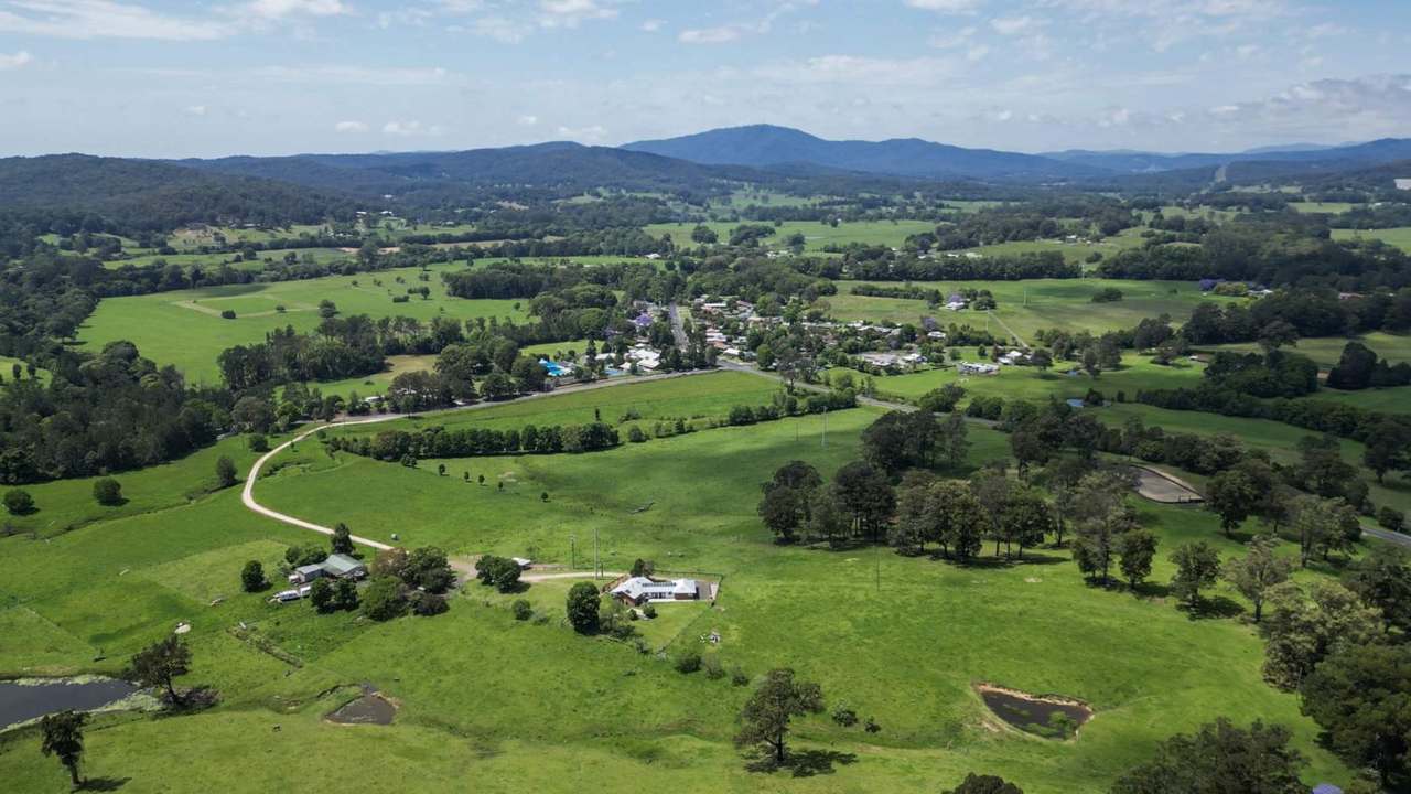 124  & 124A Grafton Street, Nana Glen  For Sale by Farmbuy.com - image 7
