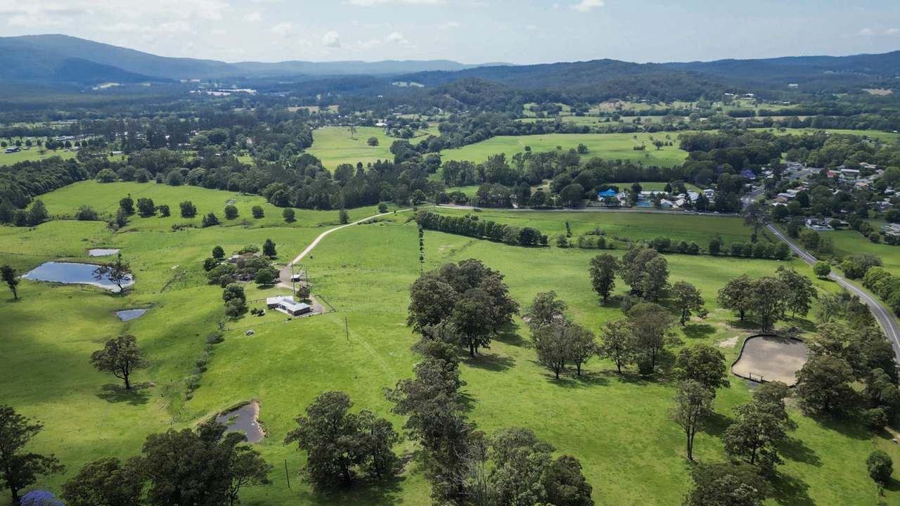 124  & 124A Grafton Street, Nana Glen  For Sale by Farmbuy.com - image 9