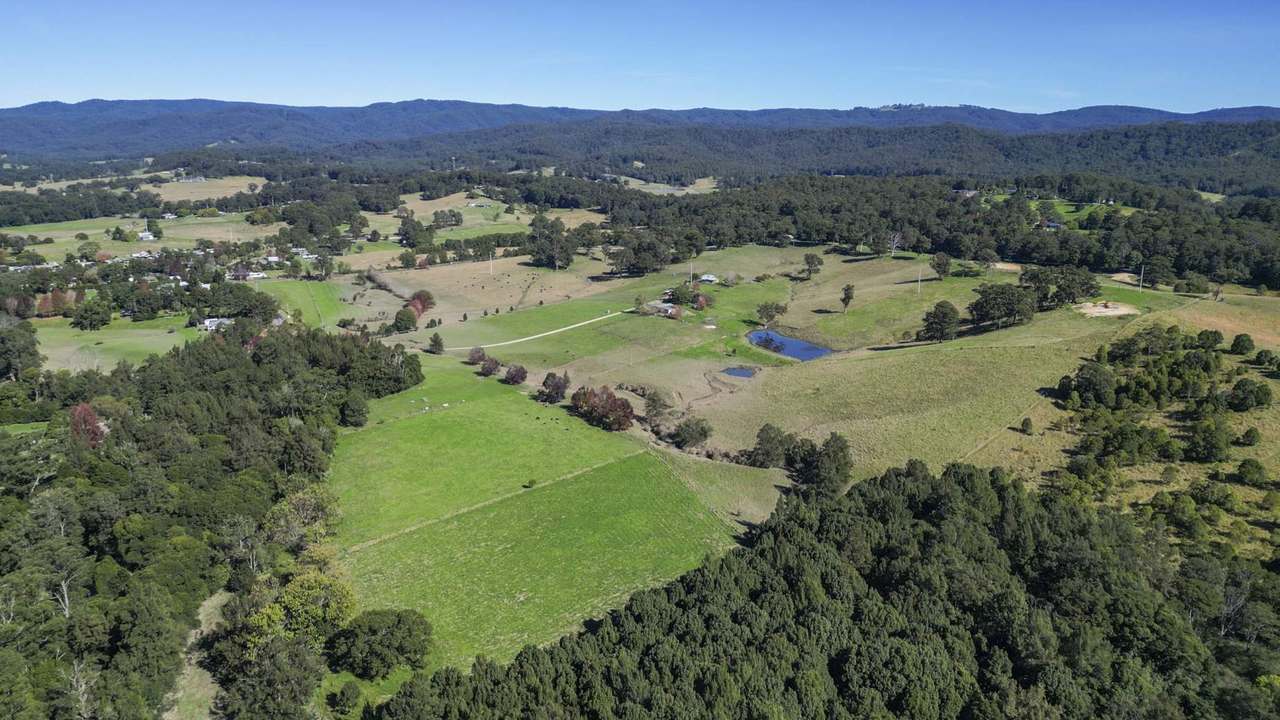 124  & 124A Grafton Street, Nana Glen  For Sale by Farmbuy.com - image 3