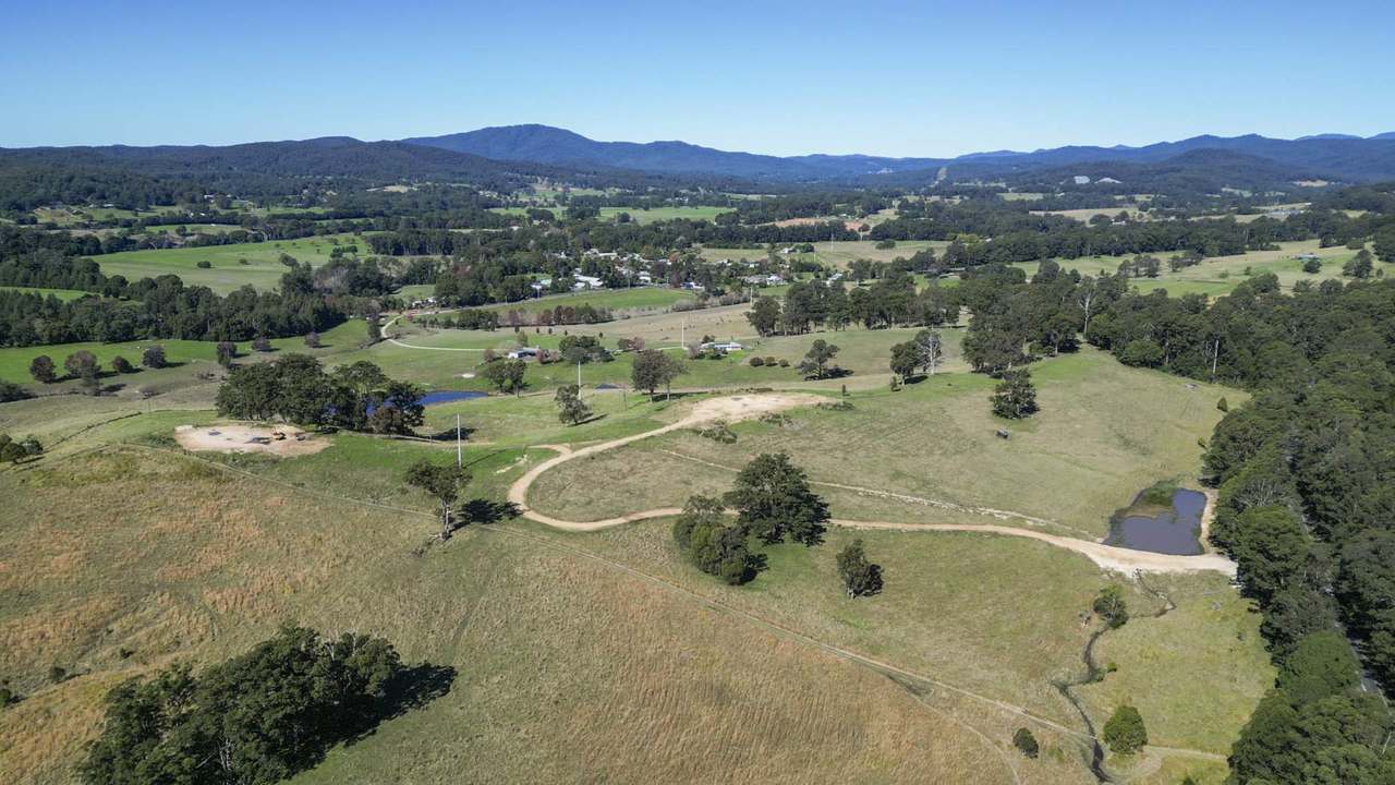 124  & 124A Grafton Street, Nana Glen  For Sale by Farmbuy.com - image 5