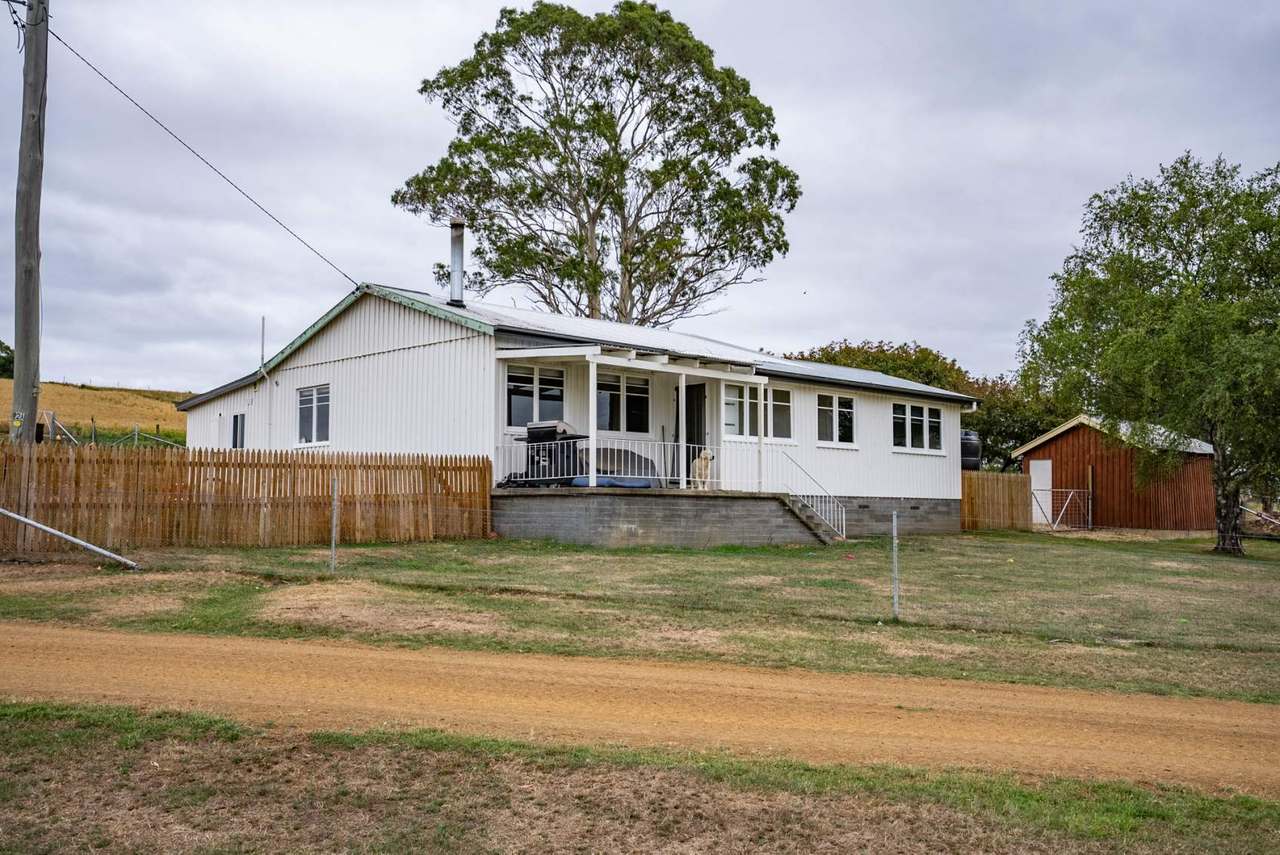 196 Court Farm Road, Buckland For Sale by Farmbuy.com - image 16