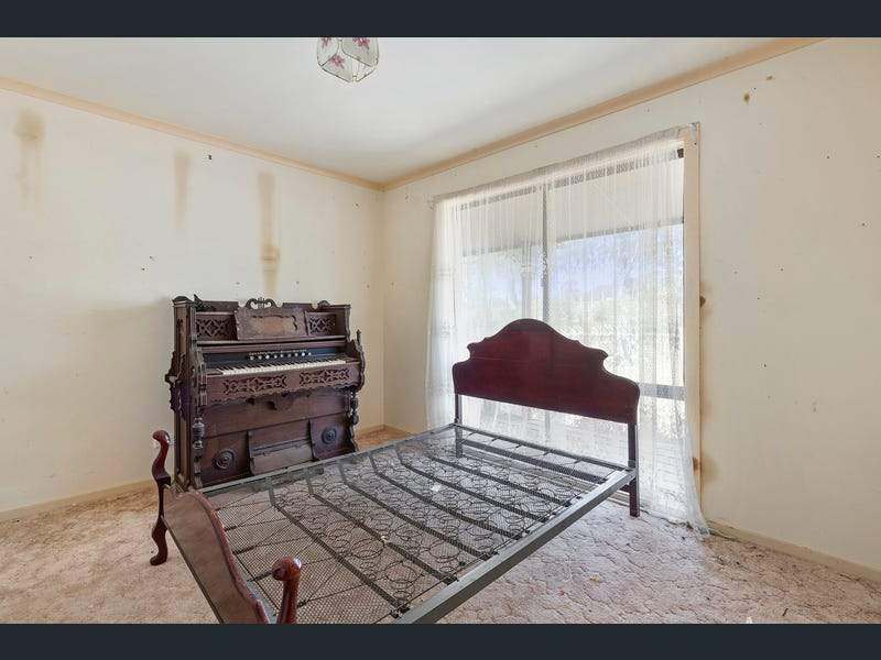 18 Navarre Street, Redbank For Sale by Farmbuy.com - image 5