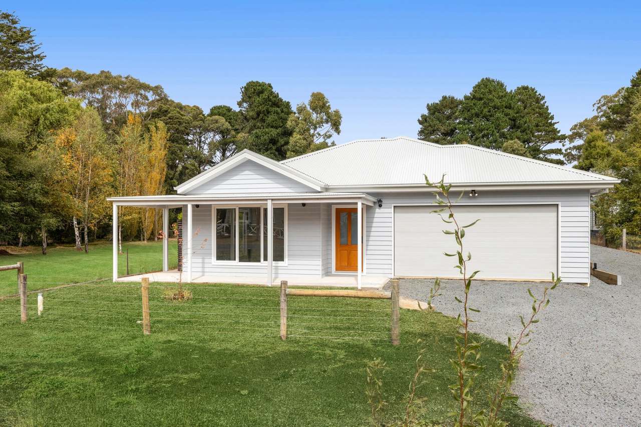 1/21 Camp Street, Trentham For Sale by Farmbuy.com - image 1