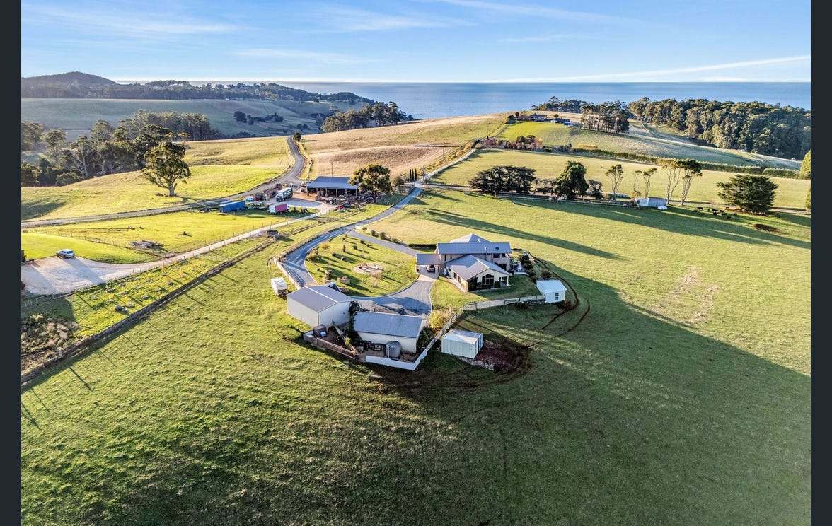 4 Travers Lane, Howth For Sale by Farmbuy.com - image 2