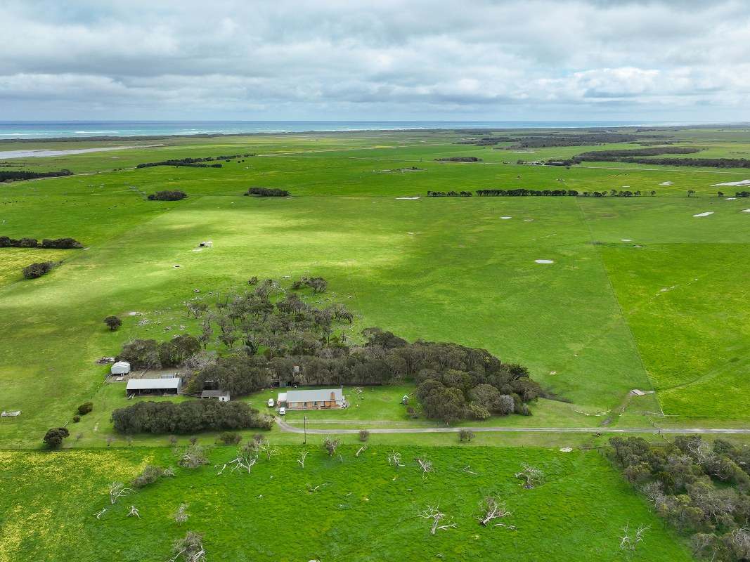 1052 Meyers Road, Cape Douglas For Sale by Farmbuy.com - image 3