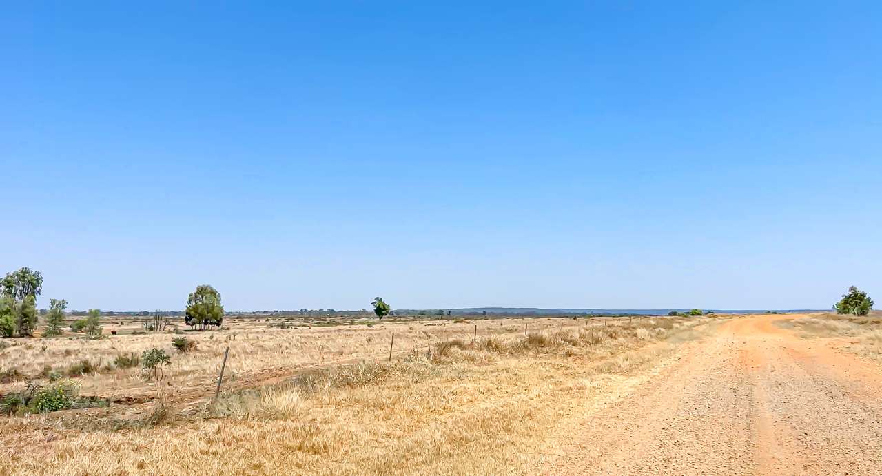 2365 Riley’s Crossing Road, Comet  Auction by Farmbuy.com - image 6