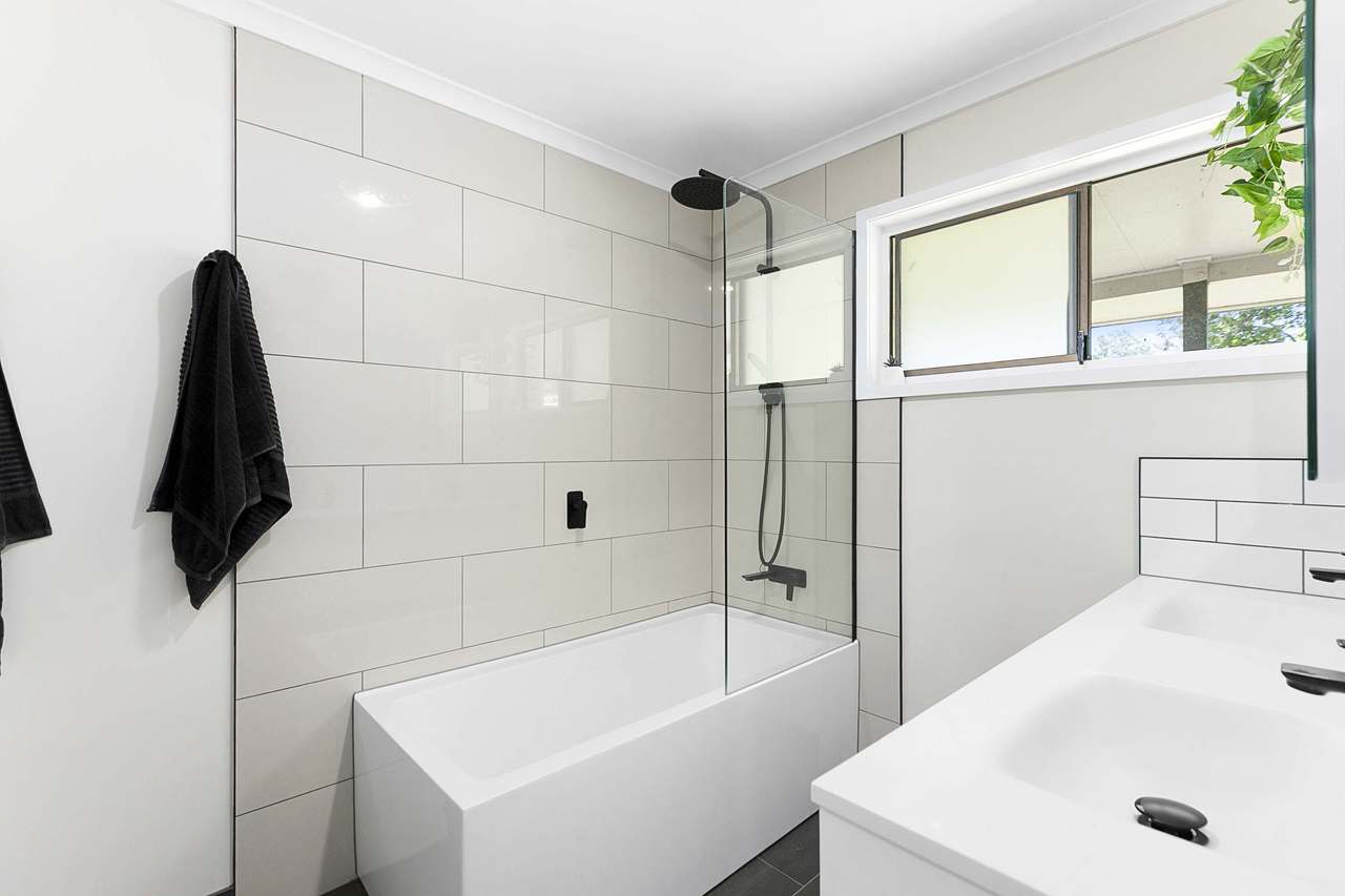 10 Kellys lane, Tiaro For Sale by Farmbuy.com - image 9