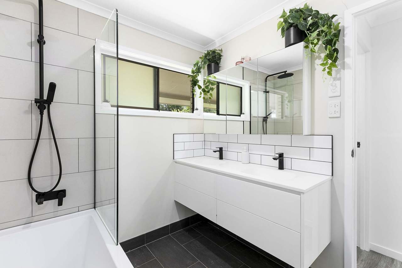 10 Kellys lane, Tiaro For Sale by Farmbuy.com - image 8