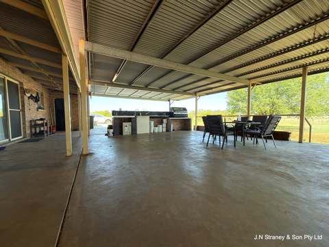 118 Henry Parkes Way, Condobolin For Sale by Farmbuy.com - image 2