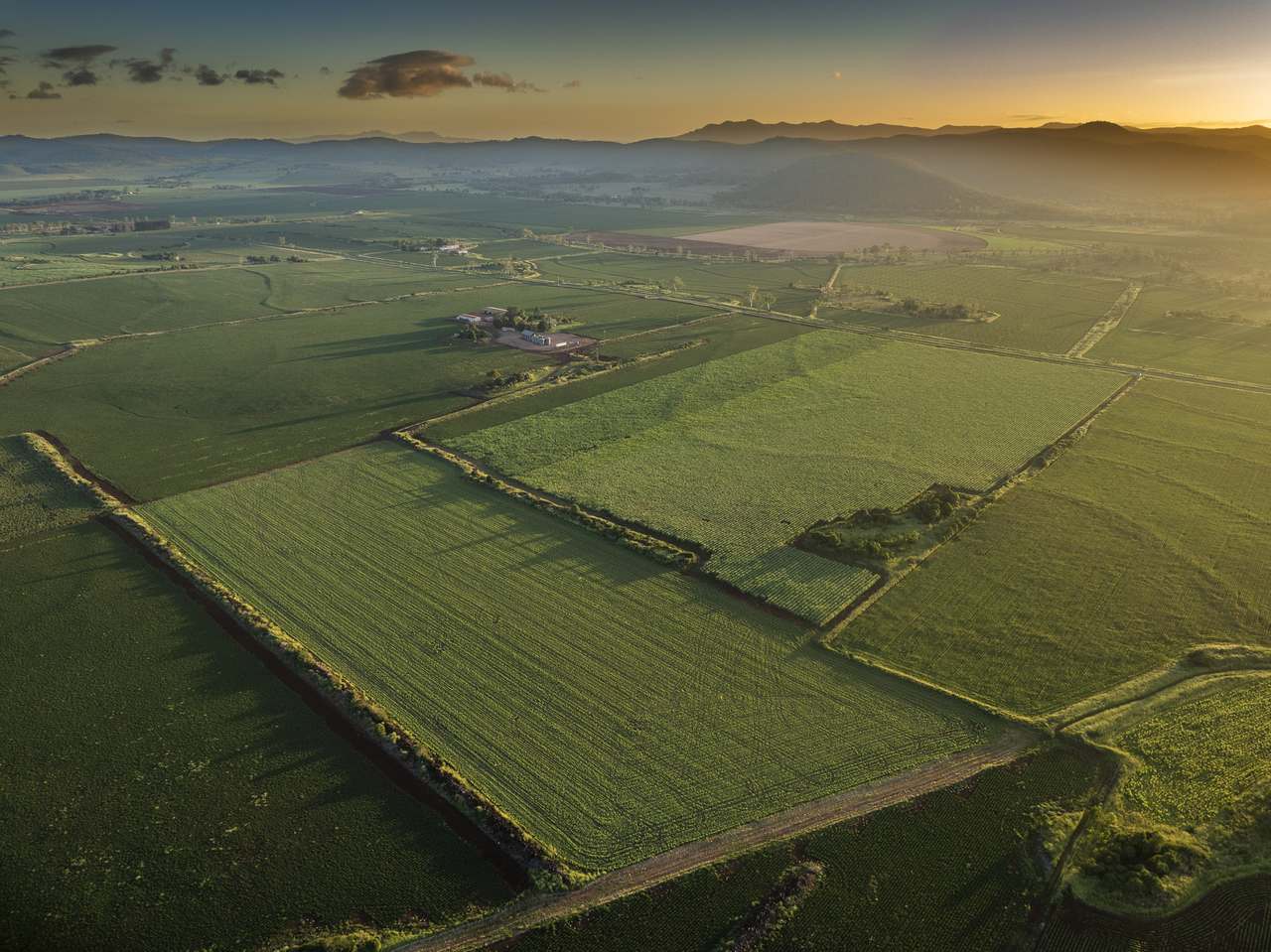 12500 Isis Highway, Coalstoun Lakes For Sale by Farmbuy.com - image 1