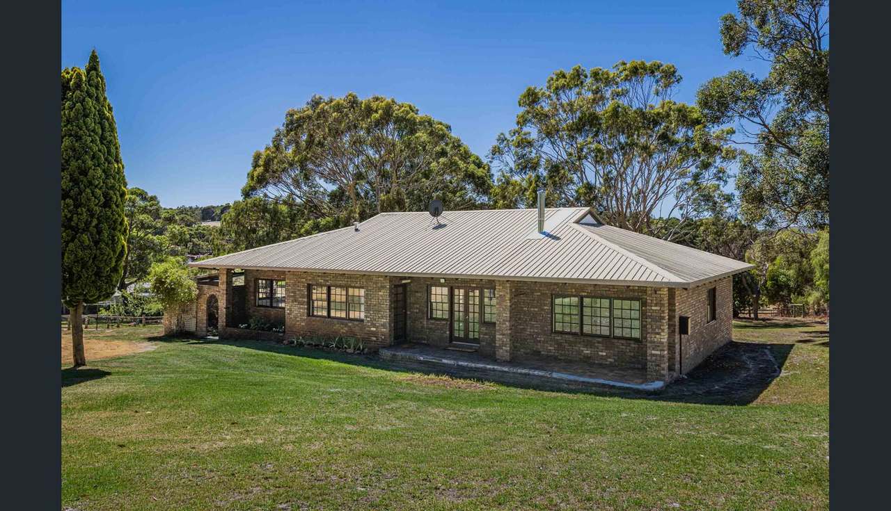 44 Curtiss Road, Lange For Sale by Farmbuy.com - image 17