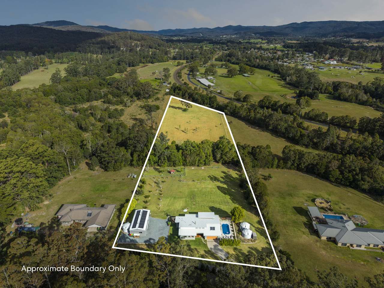 105 Thoroughbred Close, Nana Glen For Sale by Farmbuy.com - image 2