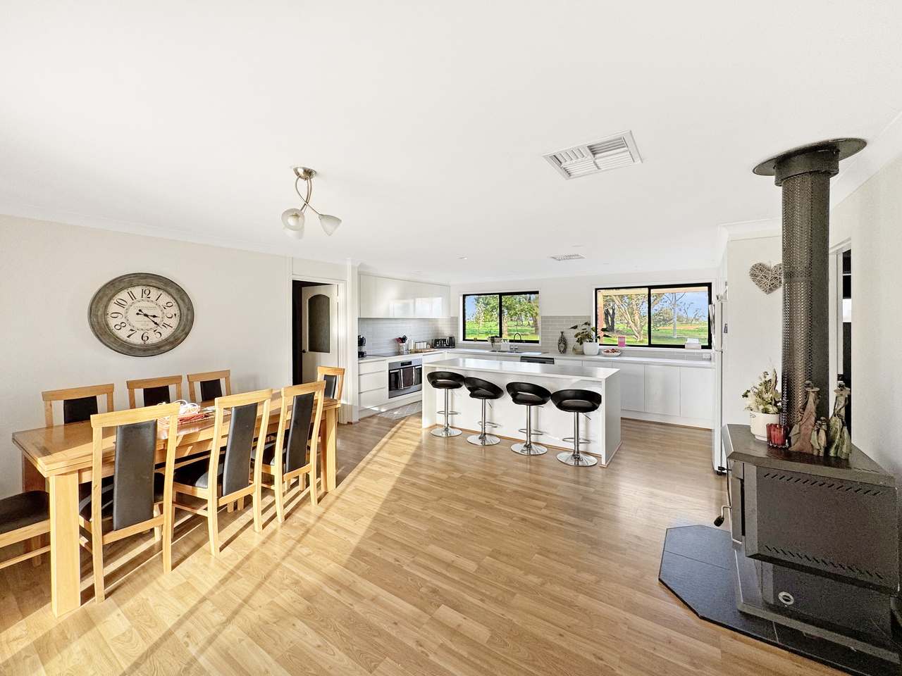 Wood Street, Coleambally For Sale by Farmbuy.com - image 6