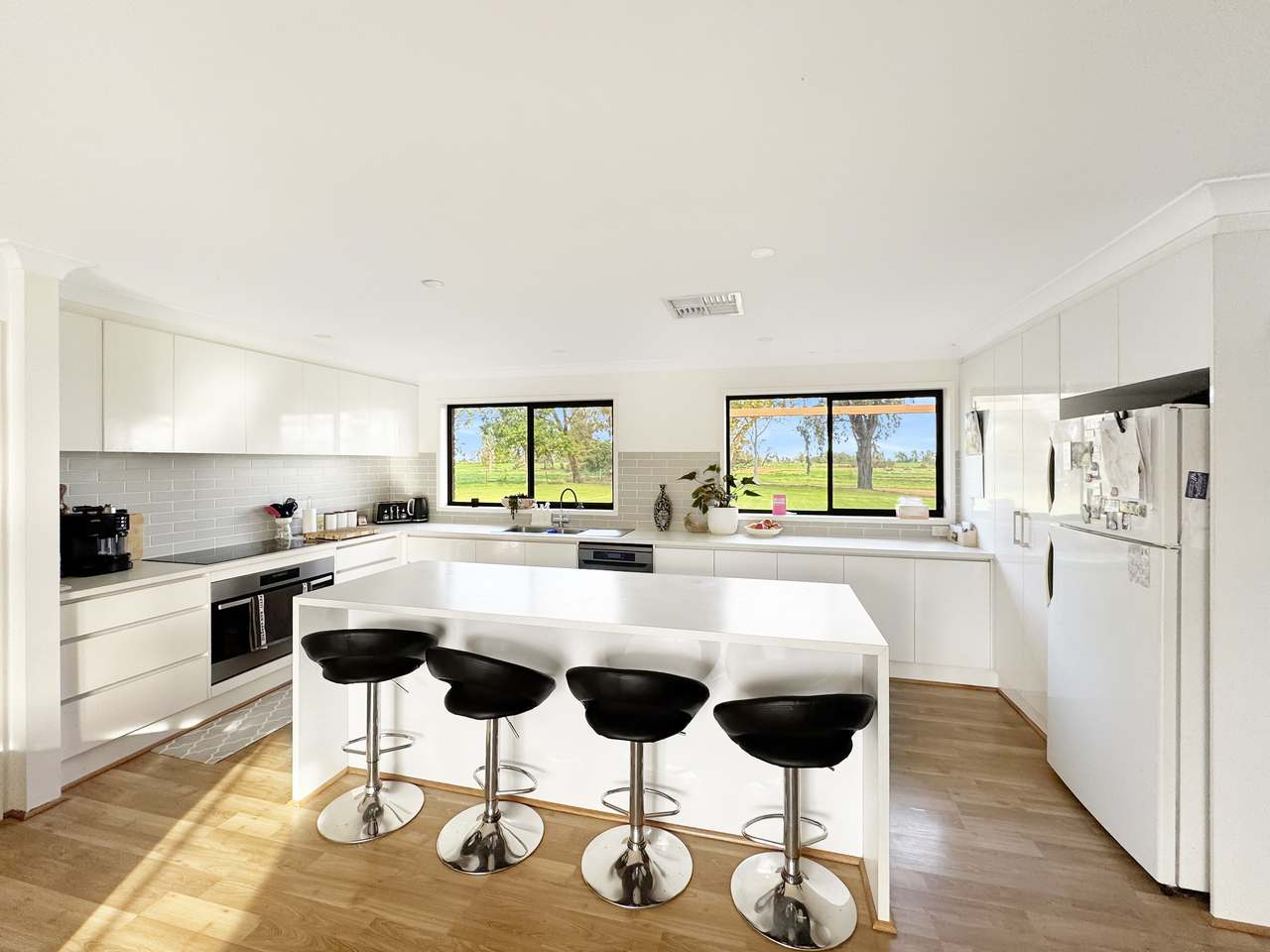 Wood Street, Coleambally For Sale by Farmbuy.com - image 7