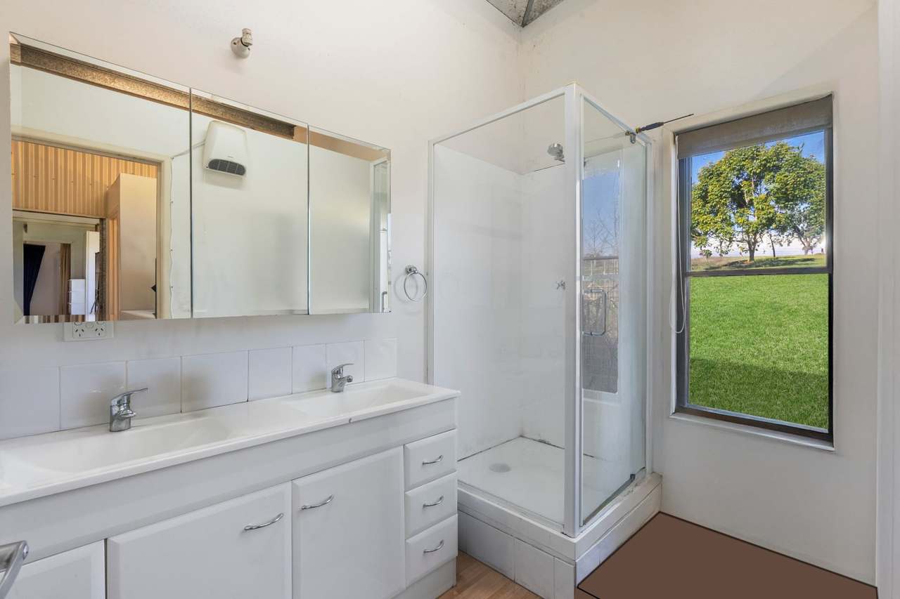 5 Old Warwick Road, Peak Crossing For Sale by Farmbuy.com - image 26