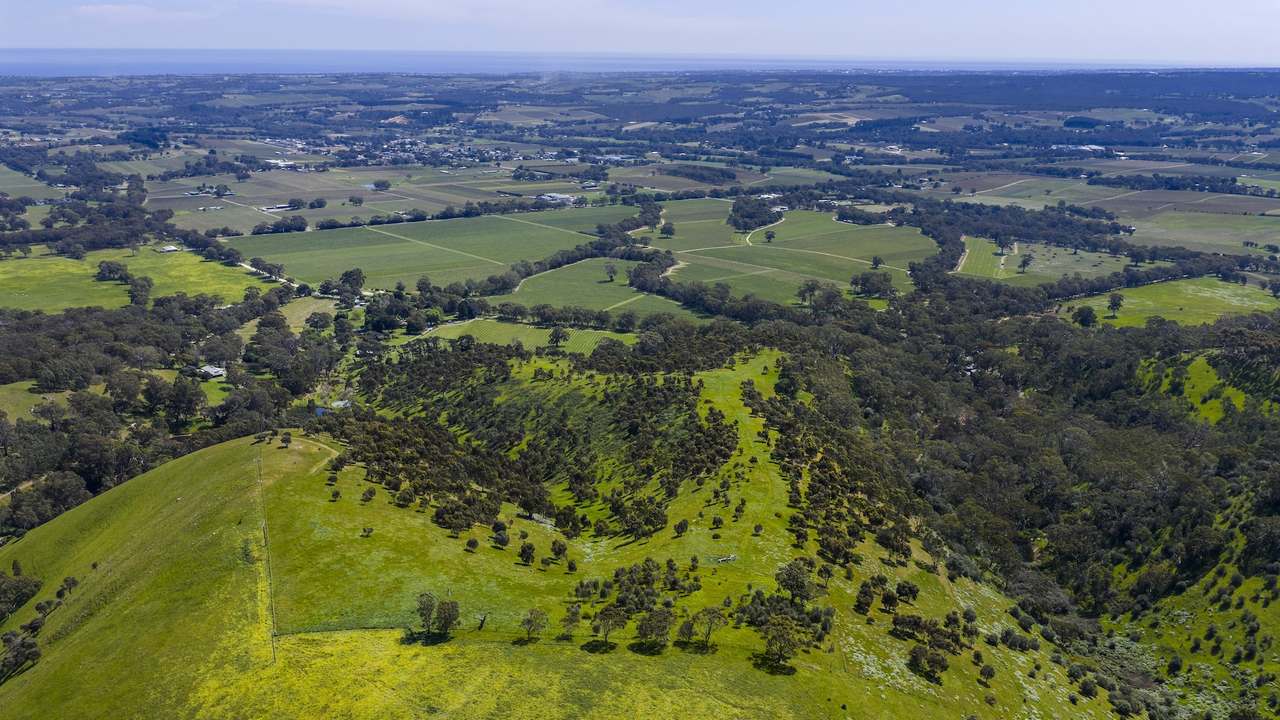 28 Elliott Road, The Range For Sale by Farmbuy.com - image 15