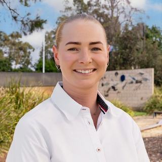Laura Semmler - Raine & Horne Wagga Wagga