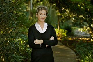Suzie Crompton - Ray White Samford