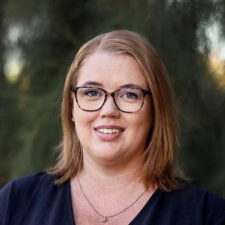Bobbie Insch - Ray White Fleming & Ross
