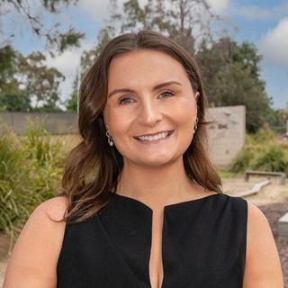 Mikayla Kinder - Raine & Horne Wagga Wagga
