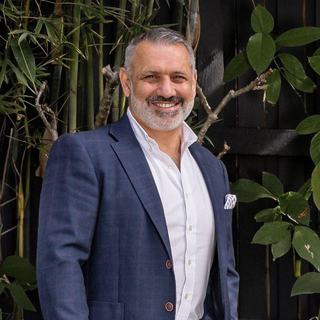 Nunzio Lo Castro - OIKOS Real Estate
