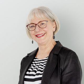 Murvet McKenzie - Belle Property Daylesford