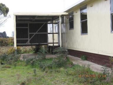 Farm For Sale - TAS - Kelso - 7270 - LARGE 4 BEDROOM HOME - SET ON 2 ACRES - CLOSE TO BEACH  (Image 2)
