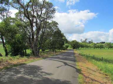 Farm Sold - VIC - Drouin - 3818 - A RARE FIND....... 4 acres with a current planning permit.  (Image 2)