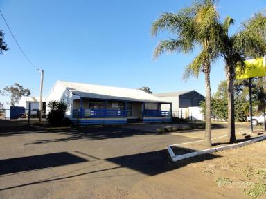 Farm Sold - QLD - Dalby - 4405 - 4047M2 (1 ACRE) ON LOUDOUN ROAD - MODERN DESIGN OFFICE/ RETAIL BUILDING/ LOADING DOCK/ FULLY FENCED HARD STAND  (Image 2)