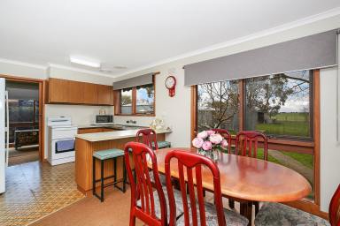 Farm Sold - VIC - Weering - 3251 - ATTRACTIVE BEEAC DISTRICT HOBBY FARM  (Image 2)