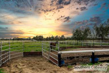 Farm Sold - WA - Baldivis - 6171 - RACE IN TO BE THE CHAMP! NO HORSIN' AROUND!  (Image 2)