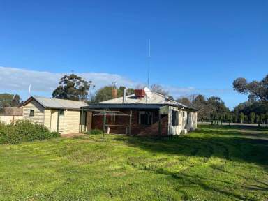 Farm Sold - VIC - Ballendella - 3561 - Renovaters Delight  (Image 2)