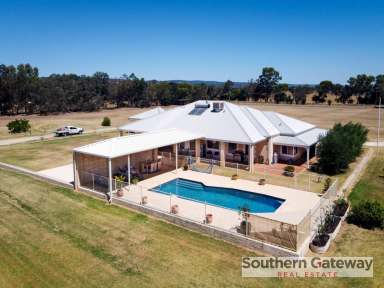 Farm Sold - WA - Mardella - 6125 - STYLE AND SPACE!!!  (Image 2)