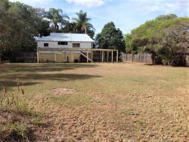 Farm Sold - QLD - Howard - 4659 - CHARMING QUEENSLANDER ON RARE TOWN ACREAGE!  (Image 2)