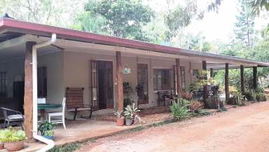 Farm Sold - QLD - Silver Valley - 4872 - Not too big ,not too small.  (Image 2)